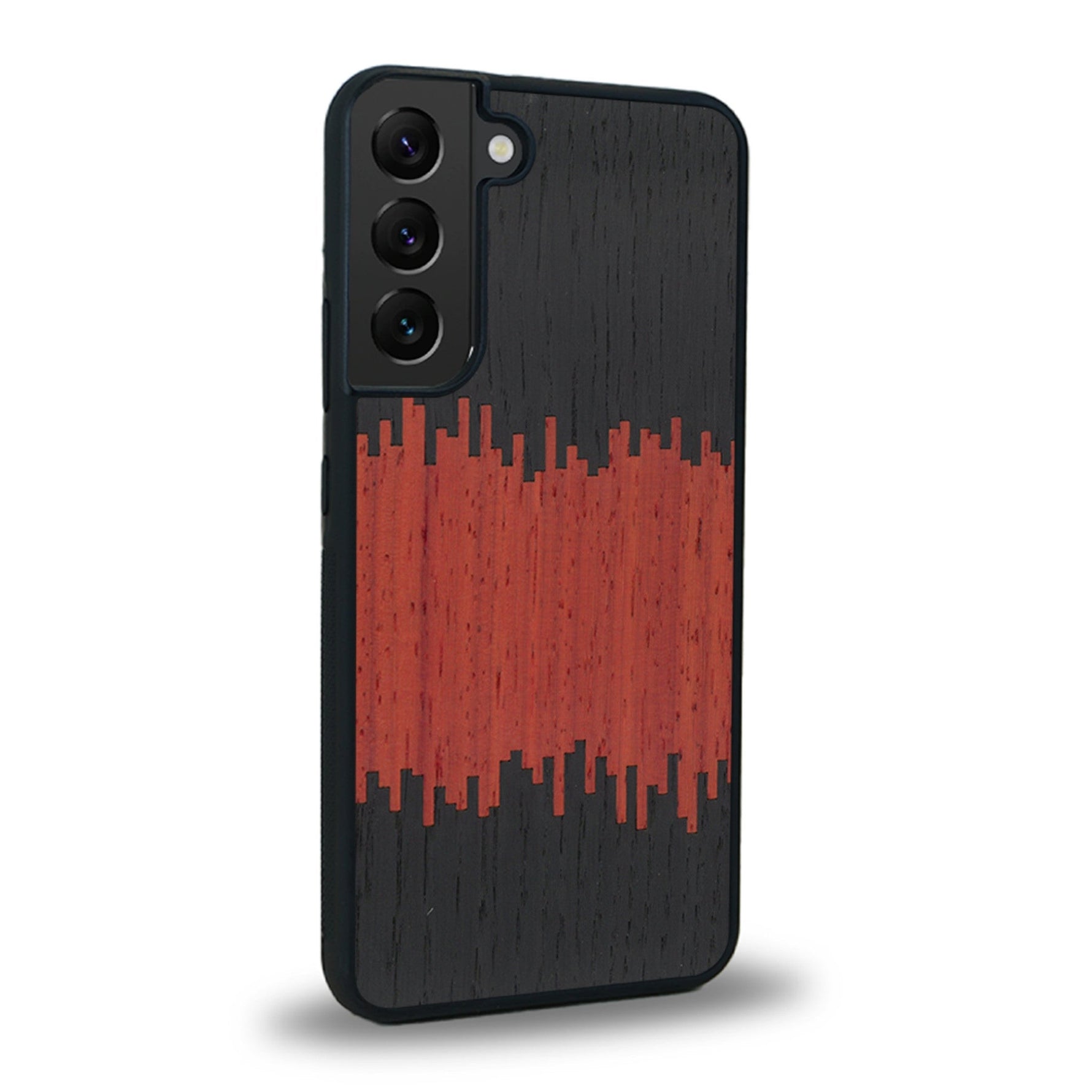 Coque de protection en bois véritable fabriquée en France pour Samsung S25 alliant plusieurs essences de bois pour représenter du magma en fusion
