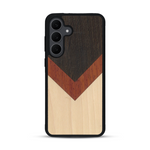 Coque de protection en bois véritable fabriquée en France pour  alliant du chêne fumé, du padouk et du bambou en forme de chevron sur le thème de l'art abstrait