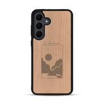 Coque de protection en bois véritable fabriquée en France pour  sur le thème du camping en pleine nature et du bivouac avec la phrase "Aventure is out there"