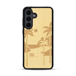 Coque de protection en bois véritable fabriquée en France pour  sur le thème des voyages en vans, vanlife et chill avec une gravure représentant un van vw combi devant le soleil couchant sur une plage avec des vagues