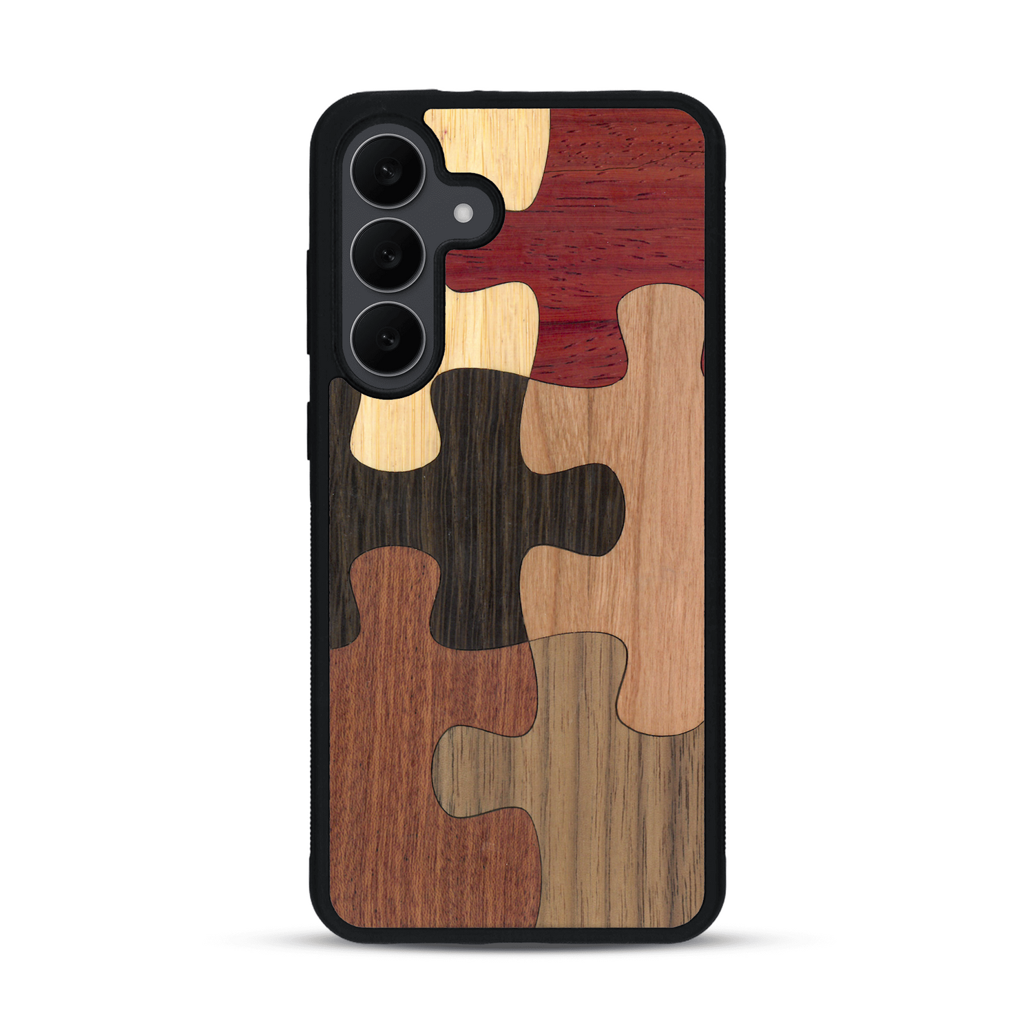 Coque de protection en bois véritable fabriquée en France pour  représentant un puzzle en six pièces qui allie du chêne fumé, du noyer, du bambou, du padouk, du merisier et de l'acajou