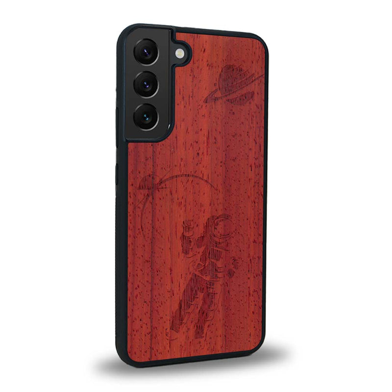 Coque de protection en bois véritable fabriquée en France pour Samsung S25+ sur le thème des astronautes