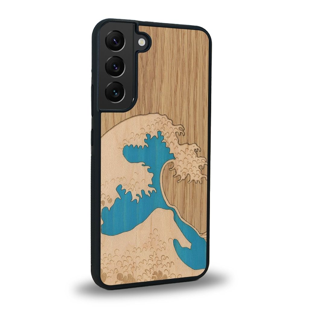 Coque de protection en bois véritable fabriquée en France pour Samsung S25+ alliant plusieurs essences de bois pour représenter la célèbre grande vague de Kanagawa