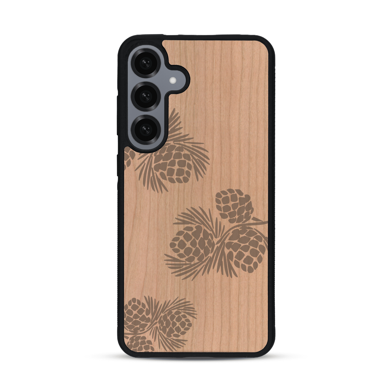 Coque de protection en bois véritable fabriquée en France pour  sur le thème de la nature des arbres avec un motif de gravure représentant des épines de sapin et des pommes de pin