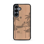 Coque de protection en bois véritable fabriquée en France pour  sur le thème des voyages en vans, vanlife et chill avec une gravure représentant un van vw combi devant le soleil couchant sur une plage avec des vagues