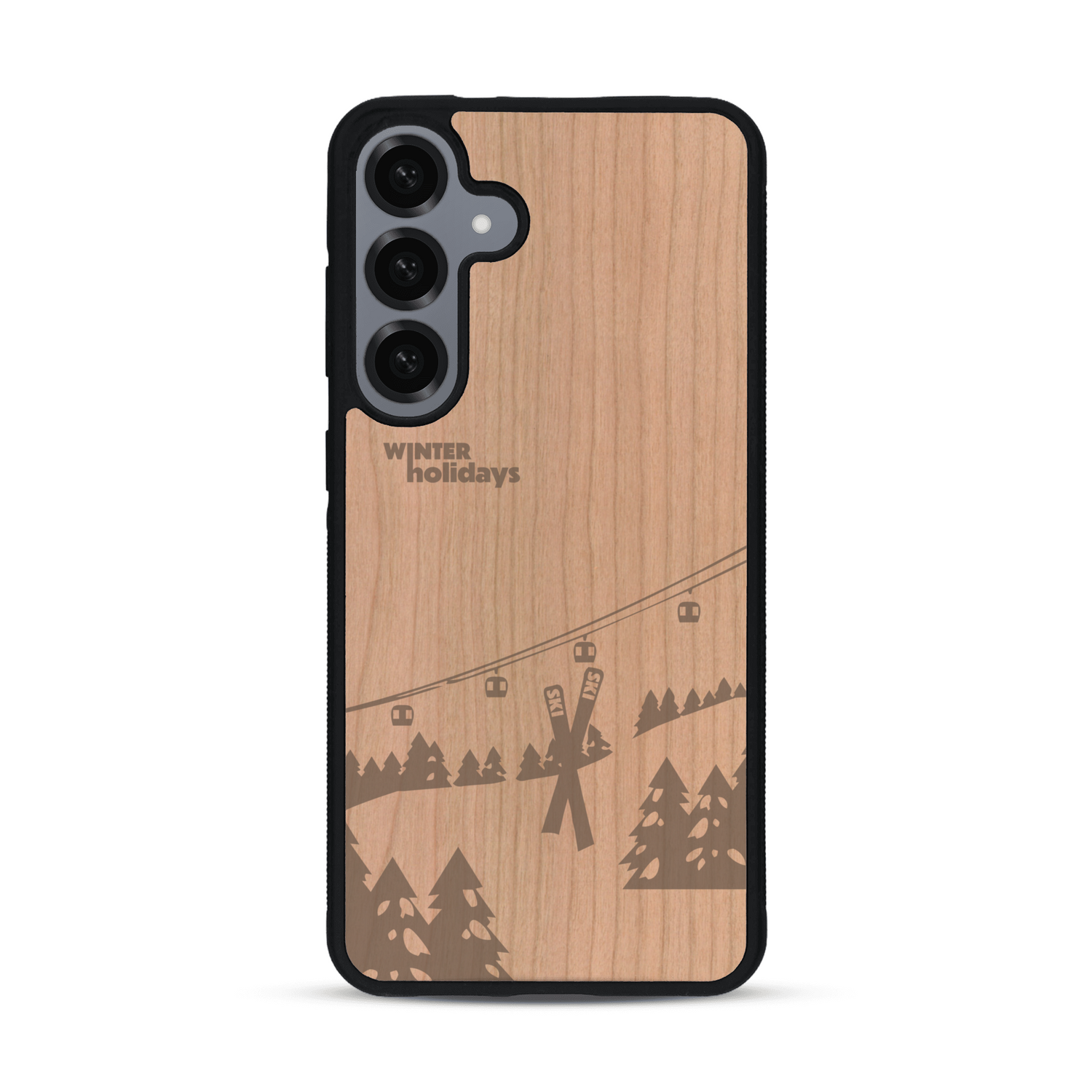 Coque de protection en bois véritable fabriquée en France pour  sur le thème de la montagne, du ski et de la neige avec un motif représentant une paire de ski plantée dans la neige avec en fond des montagnes enneigées