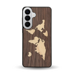Coque de protection en bois véritable fabriquée en France pour  alliant du bambou et du noyer sur le thème du voyage et de l'aventure représentant une mappemonde