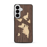 Coque de protection en bois véritable fabriquée en France pour  alliant du bambou et du noyer sur le thème du voyage et de l'aventure représentant une mappemonde