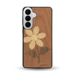Coque de protection en bois véritable fabriquée en France pour  alliant plusieurs essences de bois pour représenter une marguerite