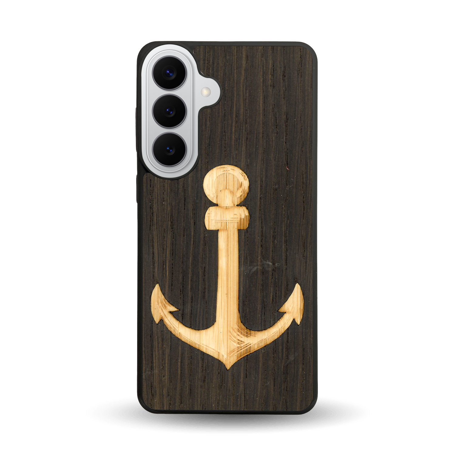 Coque de protection en bois véritable fabriquée en France pour  sur le thème nautique avec un bois clair et un bois foncé représentant une ancre de bateau