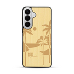 Coque de protection en bois véritable fabriquée en France pour  sur le thème des voyages en vans, vanlife et chill avec une gravure représentant un van vw combi devant le soleil couchant sur une plage avec des vagues