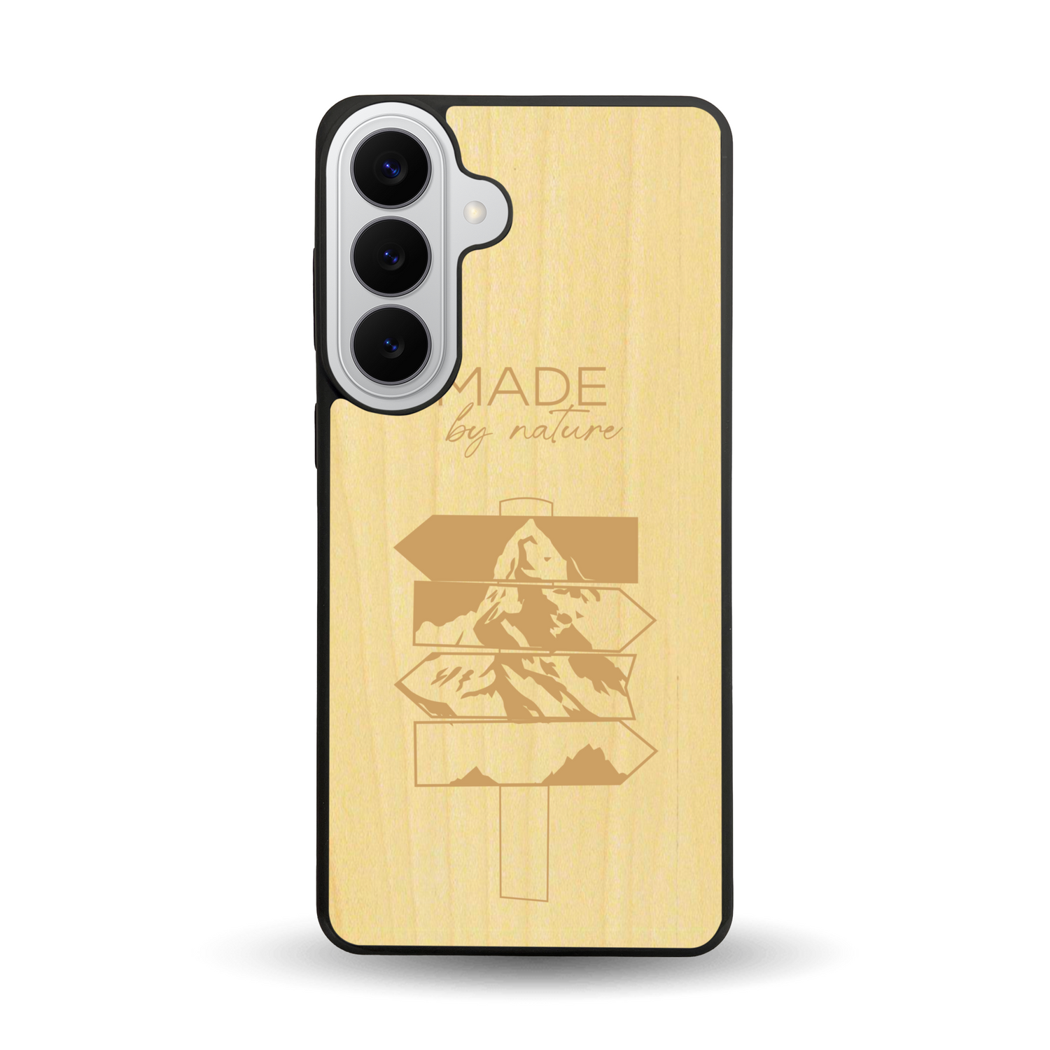 Coque de protection en bois véritable fabriquée en France pour  sur le thème de la nature et des arbres avec une gravure représentant une pomme de pin et la phrase "made by nature"