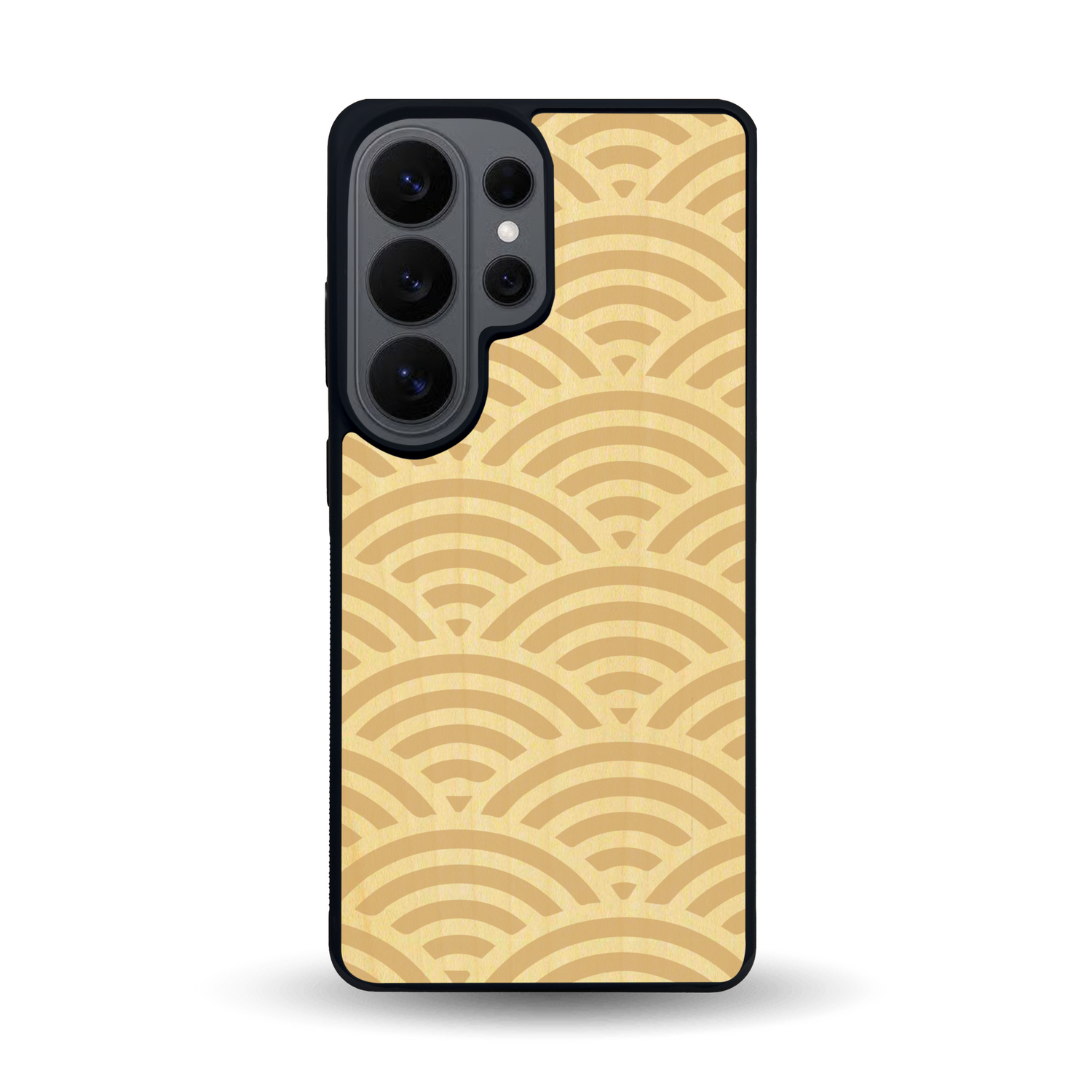 Coque de protection en bois véritable fabriquée en France pour Samsung S26 Ultra baptisée "La Sinjak" avec un motif de gravure abstrait représentant la répétition d'un symbole wifi