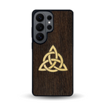 Coque de protection en bois véritable fabriquée en France pour Samsung S26 Ultra alliant du chêne fumé et du bambou représentant une triquetra
