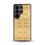 Coque de protection en bois véritable fabriquée en France pour Samsung S26 Ultra avec des motifs géométriques s'inspirant des temples aztèques, mayas et incas