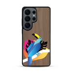 Coque de protection en bois véritable fabriquée en France pour  représentant un toucan coloré avec un design moderne et minimaliste sur le thème de la jungle et de la nature