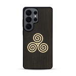 Coque de protection en bois véritable fabriquée en France pour  alliant du chêne fumé et du bambou et doré représentant un triskell