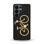 Coque de protection en bois véritable fabriquée en France pour Samsung S26 Ultra sur le theme du vélo et de l'outdoor qui allie du bambou et du chêne fumé représentant un vélo