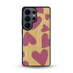 Coque de protection en bois véritable fabriquée en France pour Samsung S26 Ultra alliant plusieurs essences de bois pour représenter des coeurs pour les amoureux