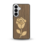 Coque de protection en bois véritable fabriquée en France pour Samsung S26+ alliant plusieurs essences de bois pour représenter une rose