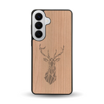 Coque de protection en bois véritable fabriquée en France pour Samsung S26+ sur le thème de la nature et des animaux représentant une tête de cerf gométrique avec un design moderne et minimaliste