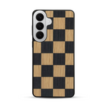 Coque de protection en bois véritable fabriquée en France pour  alliant plusieurs essences de bois pour représenter un damier