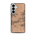 Coque de protection en bois véritable fabriquée en France pour  sur le thème des voyages en vans, vanlife et chill avec une gravure représentant un van vw combi devant le soleil couchant sur une plage avec des vagues