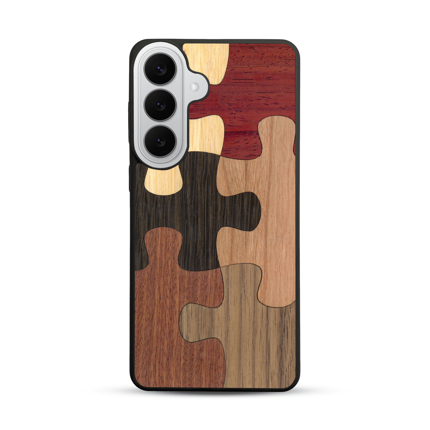 Coque de protection en bois véritable fabriquée en France pour  représentant un puzzle en six pièces qui allie du chêne fumé, du noyer, du bambou, du padouk, du merisier et de l'acajou