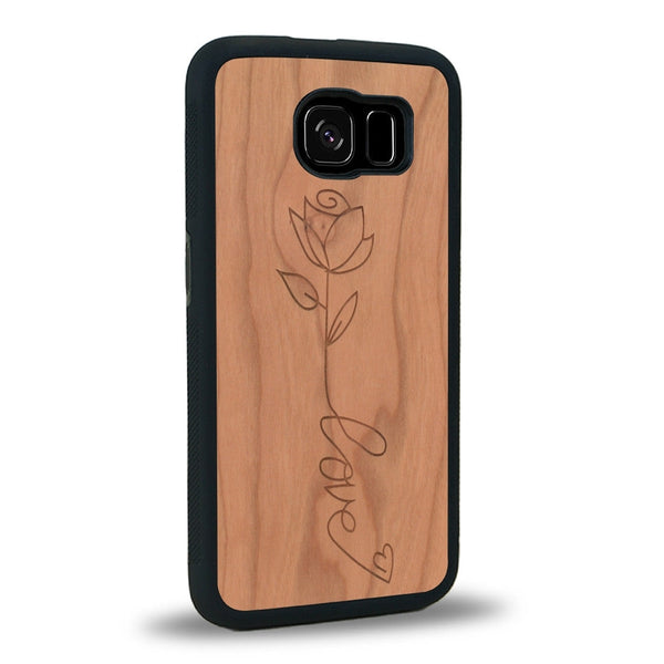 Coque de protection en bois véritable fabriquée en France pour Samsung S6 sur le thème de la fête des mères avec un motif représentant une fleur dont la tige forme le mot "love"