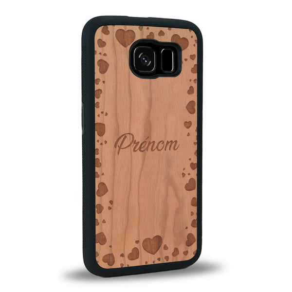 Coque de protection en bois véritable fabriquée en France pour Samsung S6 sur le thème de la fête des mères avec un motif représentant des coeurs et des feuilles