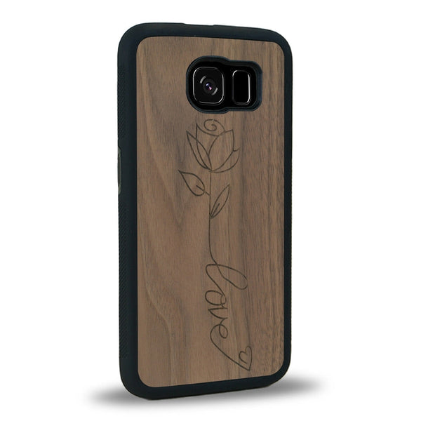 Coque de protection en bois véritable fabriquée en France pour Samsung S7E sur le thème de la fête des mères avec un motif représentant une fleur dont la tige forme le mot "love"