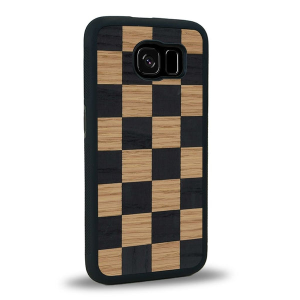 Coque de protection en bois véritable fabriquée en France pour Samsung S7E alliant plusieurs essences de bois pour représenter un damier