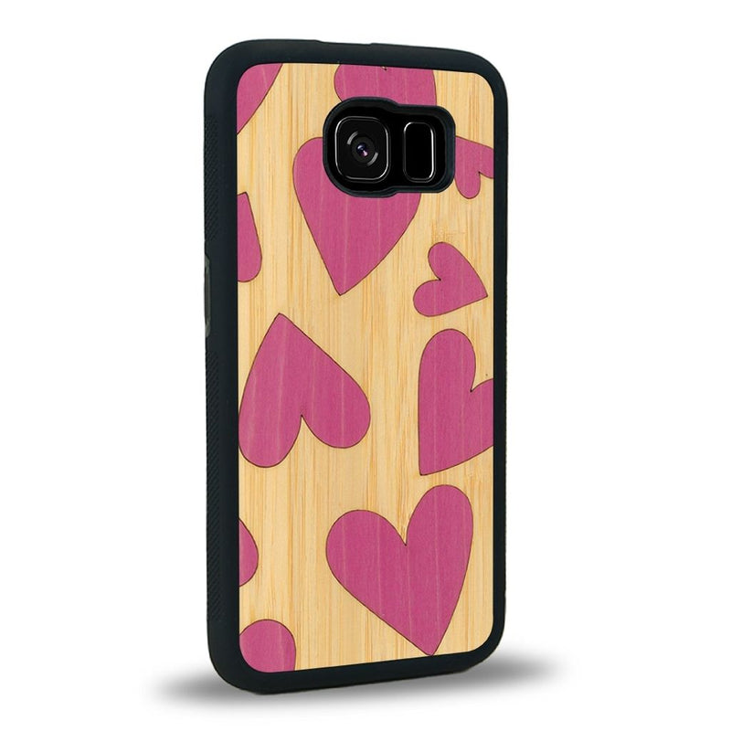 Coque de protection en bois véritable fabriquée en France pour Samsung S7E alliant plusieurs essences de bois pour représenter des coeurs pour les amoureux