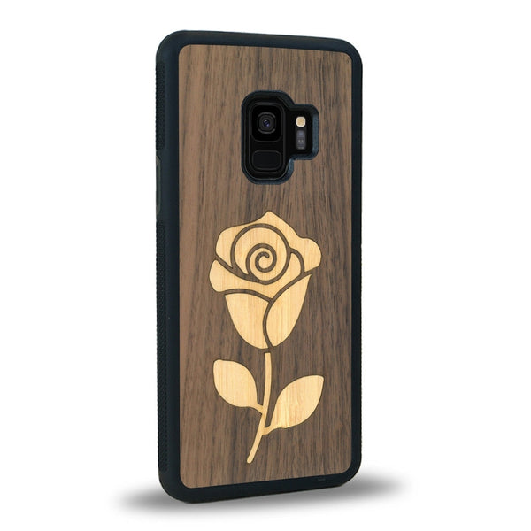 Coque de protection en bois véritable fabriquée en France pour Samsung S9 alliant plusieurs essences de bois pour représenter une rose