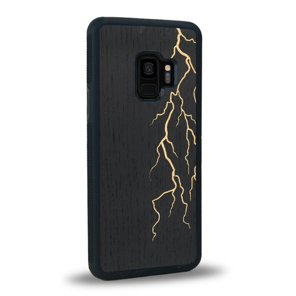 Coque de protection en bois véritable fabriquée en France pour Samsung S9 alliant plusieurs essences de bois pour représenter un éclair divin