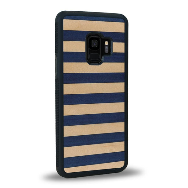 Coque de protection en bois véritable fabriquée en France pour Samsung S9+ alliant plusieurs essences de bois pour représenter une marinière