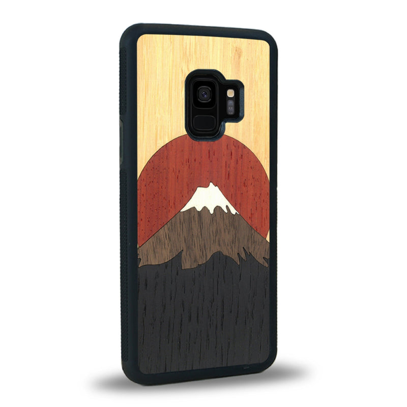 Coque de protection en bois véritable fabriquée en France pour Samsung S9+ alliant plusieurs essences de bois pour représenter le mont Fuji