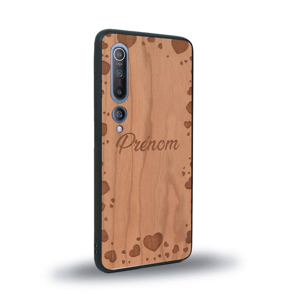 Coque de protection en bois véritable fabriquée en France pour Xiaomi Mi 10 sur le thème de la fête des mères avec un motif représentant des coeurs et des feuilles