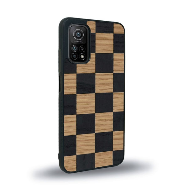 Coque de protection en bois véritable fabriquée en France pour Xiaomi Mi 10T Pro alliant plusieurs essences de bois pour représenter un damier