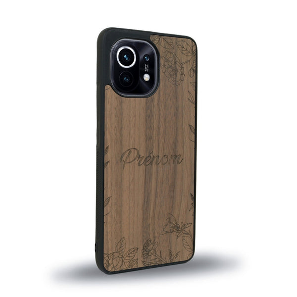 Coque de protection en bois véritable fabriquée en France pour Xiaomi Mi 11 Lite sur le thème de la fête des mères avec un motif représentant des fleurs et des feuilles