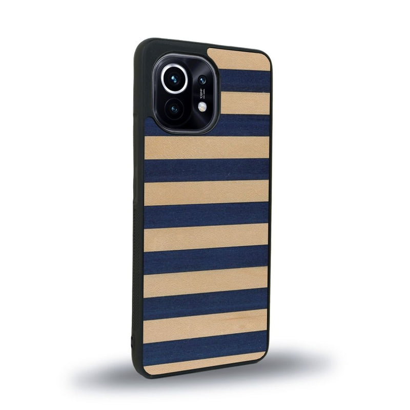 Coque de protection en bois véritable fabriquée en France pour Xiaomi Mi 11 Lite alliant plusieurs essences de bois pour représenter une marinière
