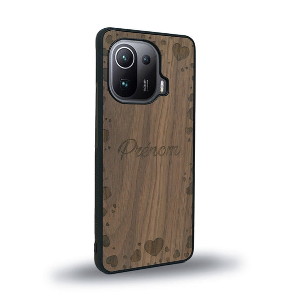 Coque de protection en bois véritable fabriquée en France pour Xiaomi Mi 11 Pro sur le thème de la fête des mères avec un motif représentant des coeurs et des feuilles