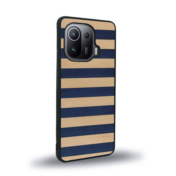 Coque de protection en bois véritable fabriquée en France pour Xiaomi Mi 11 Ultra alliant plusieurs essences de bois pour représenter une marinière