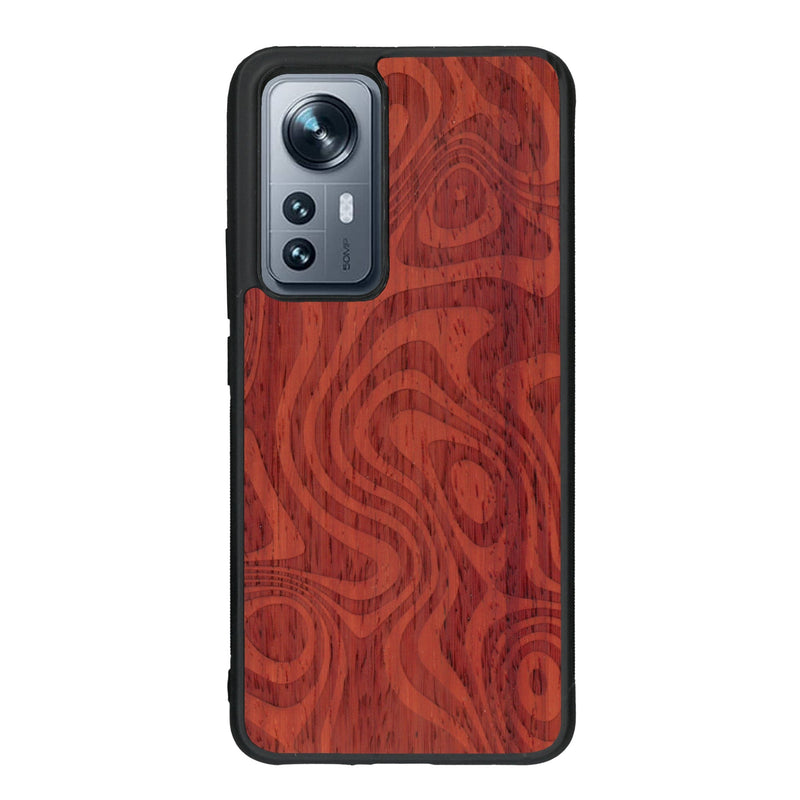 Coque de protection en bois véritable fabriquée en France pour Xiaomi Mi 12 5G avec un motif abstrait représentant les mouvements de l'eau