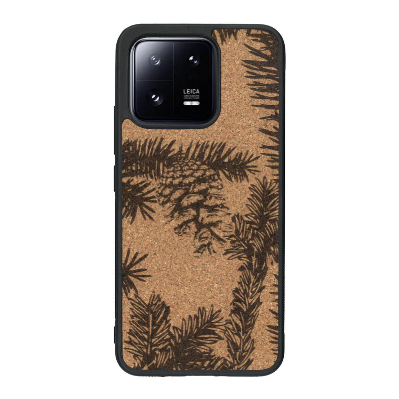 Coque de protection en bois véritable fabriquée en France pour Xiaomi Mi 13 sur le thème de la nature des arbres avec un motif de gravure représentant des épines de sapin et des pommes de pin