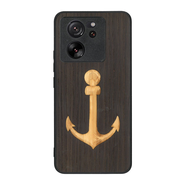 Coque de protection en bois véritable fabriquée en France pour Xiaomi Mi 13 T sur le thème nautique avec un bois clair et un bois foncé représentant une ancre de bateau