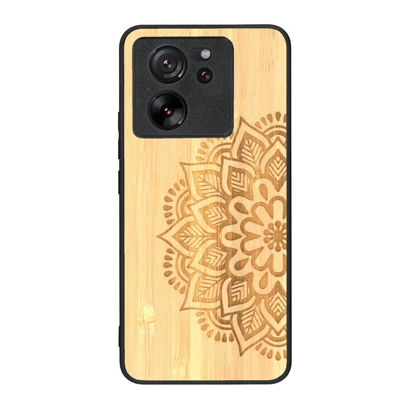 Coque de protection en bois véritable fabriquée en France pour Xiaomi Mi 13 T sur le thème de la bohème et du tatouage au henné avec une gravure représentant un mandala