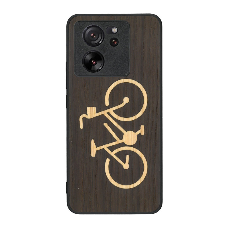 Coque de protection en bois véritable fabriquée en France pour Xiaomi Mi 13 T sur le theme du vélo et de l'outdoor qui allie du bambou et du chêne fumé représentant un vélo