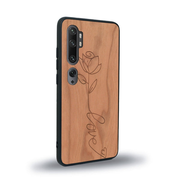 Coque de protection en bois véritable fabriquée en France pour Xiaomi Mi Note 10 Pro sur le thème de la fête des mères avec un motif représentant une fleur dont la tige forme le mot "love"