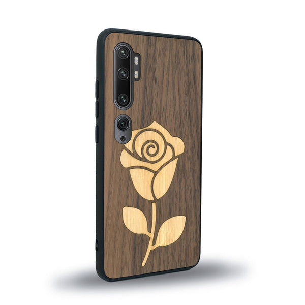 Coque de protection en bois véritable fabriquée en France pour Xiaomi Mi Note 10 Pro alliant plusieurs essences de bois pour représenter une rose